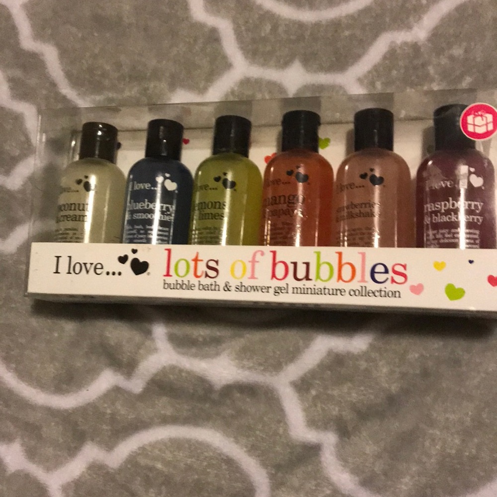 Bubble bath and shower gels